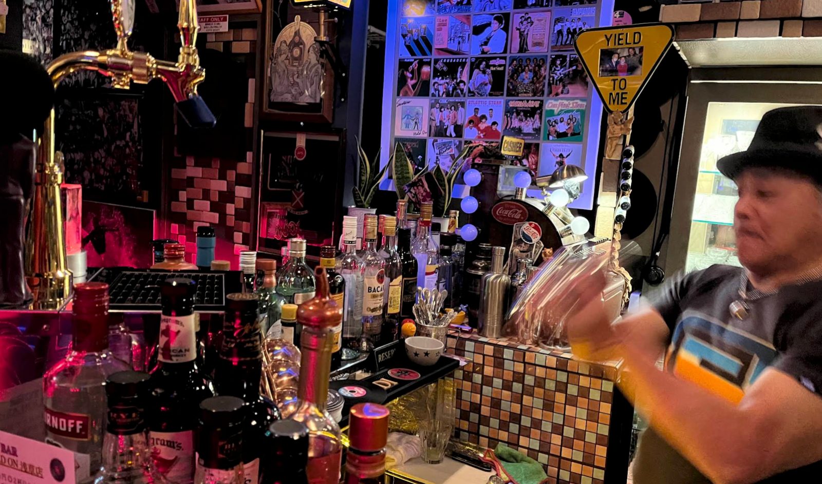 SHOTBAR HOLD ON 浅草店 店内写真